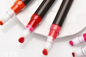 唇蜜可以單獨使用嗎？搭配其他產(chǎn)品效果更好