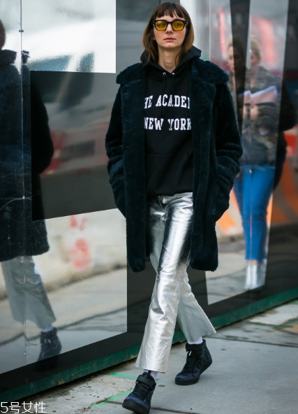 皮草里面搭配什么好看？選對內(nèi)搭是關(guān)鍵