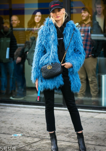 皮草里面搭配什么好看？選對內(nèi)搭是關(guān)鍵