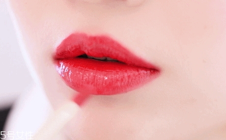 透明唇蜜哪個(gè)牌子好？打造玻璃唇效果