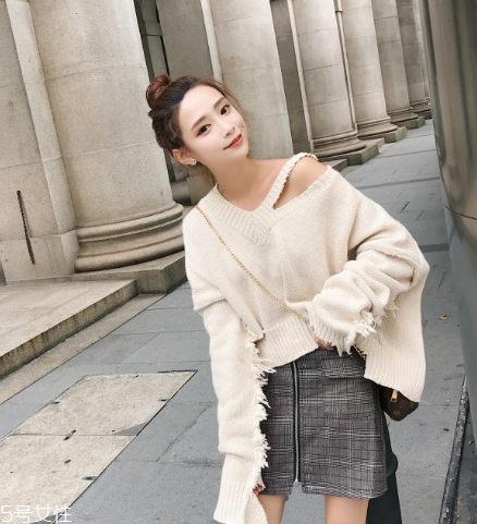 破洞毛衣怎么搭配？隨意不羈的不二選擇