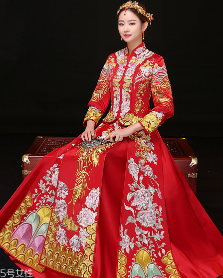 中式秀禾服和西式婚紗哪個好看？打造完美新娘