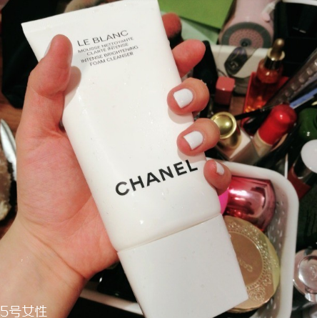 香奈兒美白洗面奶好用嗎？摸著良心推薦