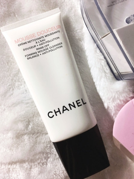 香奈兒美白洗面奶好用嗎？摸著良心推薦