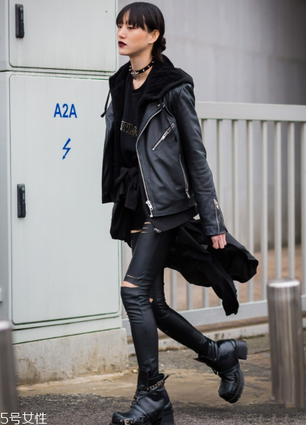 皮衣下面搭配什么好看？玩出個(gè)性混搭風(fēng)