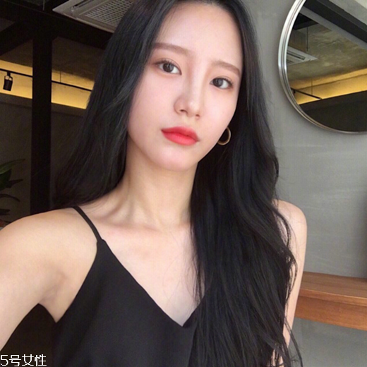 發(fā)量多女生適合什么發(fā)型？形象百變的你