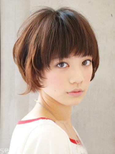 女生發(fā)質(zhì)軟適合什么發(fā)型？胖圓臉顯瘦發(fā)型參考
