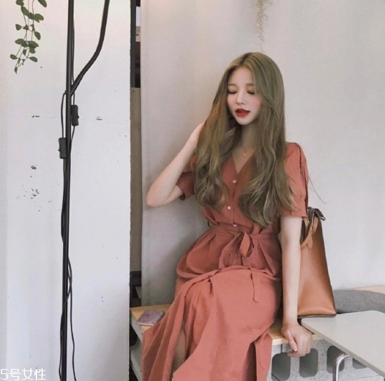 發(fā)量多女生適合什么發(fā)型？形象百變的你