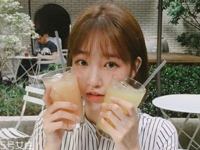 短頭發(fā)染什么顏色好看洋氣顯白？短發(fā)這樣弄好看又大方