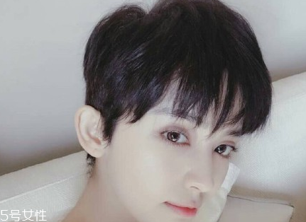 短頭發(fā)染什么顏色好看洋氣顯白？短發(fā)這樣弄好看又大方