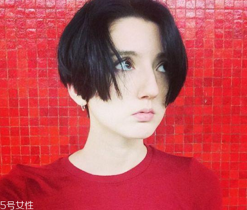 鉆石臉適合什么發(fā)型？流行色也隨之而來