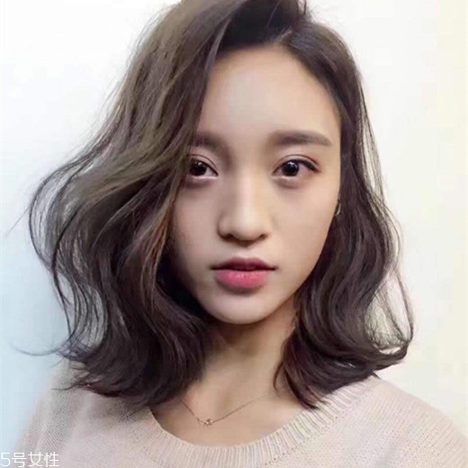 齊肩發(fā)怎么燙好看？女生發(fā)型設計與臉形搭配