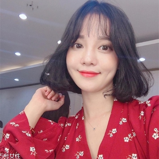 發(fā)量多女生適合什么發(fā)型？形象百變的你