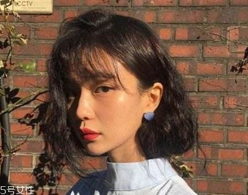 短發(fā)波波頭怎么樣好看 知性又輕熟的韓式中分短發(fā) 短發(fā)波波頭怎么樣好看 知性又輕熟的韓式中分短發(fā)