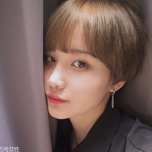 女生發(fā)質軟適合什么發(fā)型？胖圓臉顯瘦發(fā)型參考