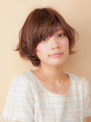 發(fā)量多女生適合什么發(fā)型？形象百變的你