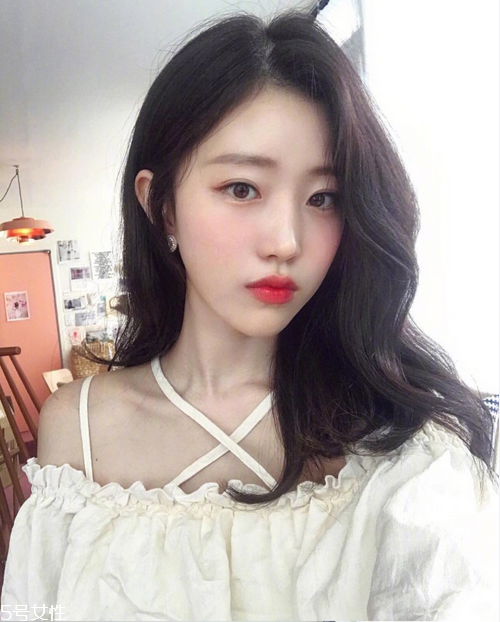 發(fā)量多女生適合什么發(fā)型？形象百變的你