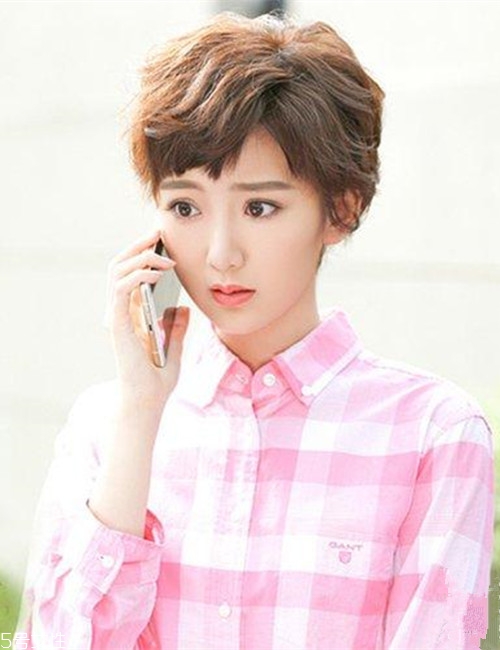 外翹短發(fā)適合什么臉型？再燙內(nèi)扣你就out了