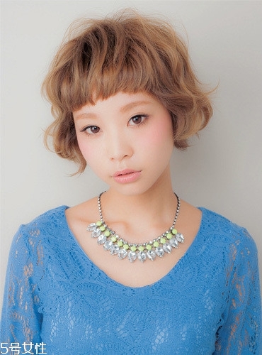 發(fā)量多女生適合什么發(fā)型？形象百變的你