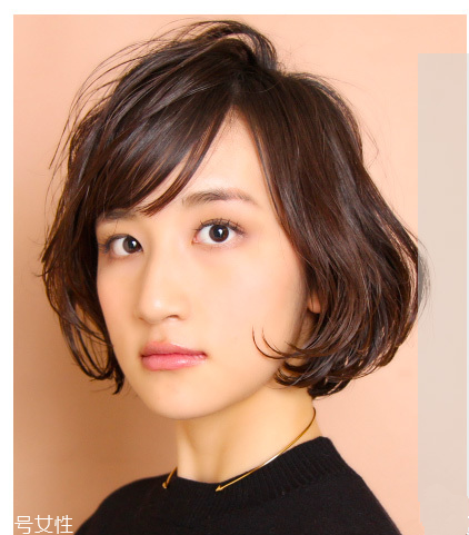 鉆石臉適合什么發(fā)型？流行色也隨之而來