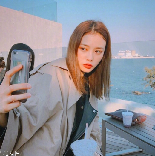 齊肩發(fā)怎么燙好看？女生發(fā)型設(shè)計與臉形搭配