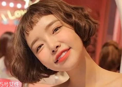 短發(fā)波波頭怎么樣好看 知性又輕熟的韓式中分短發(fā) 短發(fā)波波頭怎么樣好看 知性又輕熟的韓式中分短發(fā)