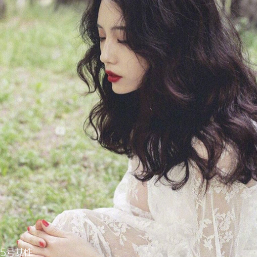 發(fā)量多女生適合什么發(fā)型？形象百變的你