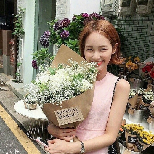 齊肩發(fā)怎么燙好看？女生發(fā)型設(shè)計與臉形搭配