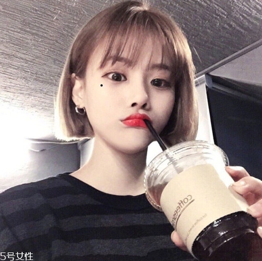 發(fā)量多女生適合什么發(fā)型？形象百變的你