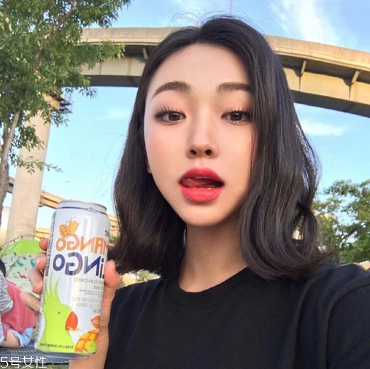 齊肩發(fā)怎么燙好看？女生發(fā)型設(shè)計與臉形搭配