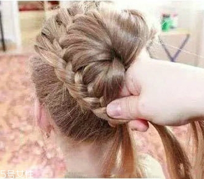 小女孩扎什么頭發(fā)好看？小公主發(fā)型大全