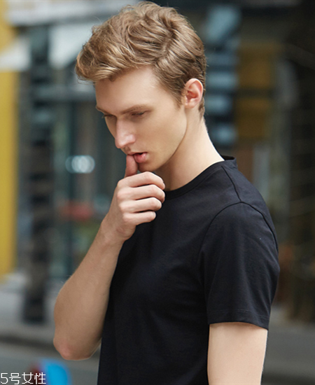 2022最流行發(fā)型顏色男生？男生潮流發(fā)型