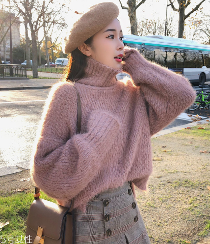 毛衣和衛(wèi)衣哪個顯瘦？教你穿成紙片人