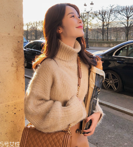 毛衣和保暖衣哪個暖和？過冬首選保暖內(nèi)衣