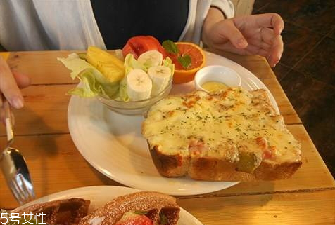 微波爐烤吐司多長(zhǎng)時(shí)間 食用指南