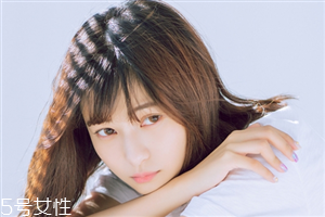 2022最流行的發(fā)色顯白？不同膚色適合不同發(fā)色