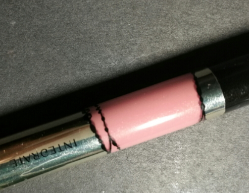 唇彩和口紅哪個危害大？