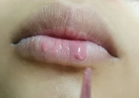 唇彩和口紅哪個危害大？