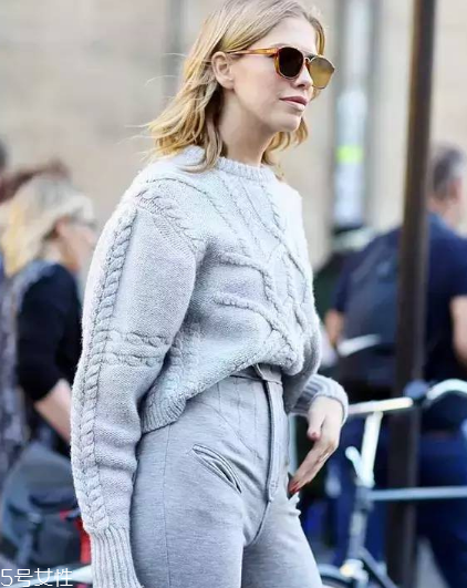 毛衣粘上口香糖怎么辦？巧妙運(yùn)用身邊物