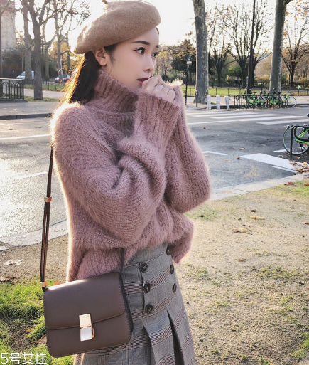 毛衣粘上老鼠膠怎么辦？千萬(wàn)不要強(qiáng)力拉扯