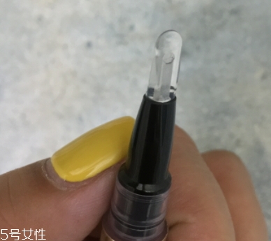 唇彩可以當眼影嗎？不建議這樣使用