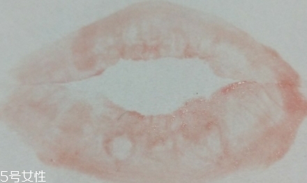 唇彩可以當眼影嗎？不建議這樣使用