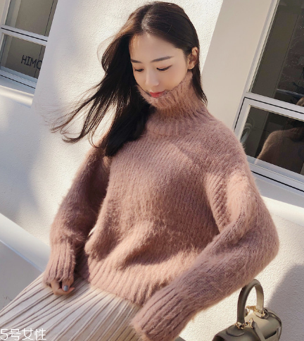 毛衣粘了碎頭發(fā)怎么辦？巧妙利用透明膠帶