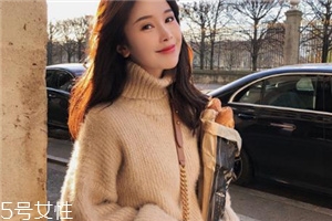 毛衣粘了碎頭發(fā)怎么辦？巧妙利用透明膠帶