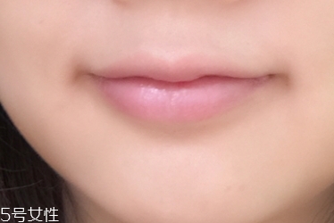 唇彩怎么涂？按照步驟涂抹