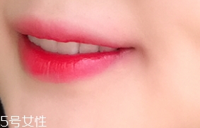 唇彩怎么涂？按照步驟涂抹