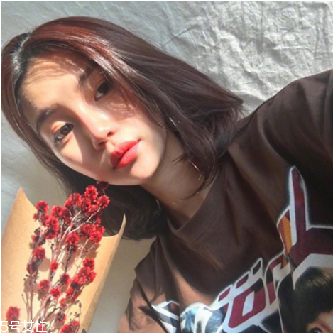 齊肩直發(fā)染什么顏色好看？簡(jiǎn)單好看的齊肩發(fā)扎法