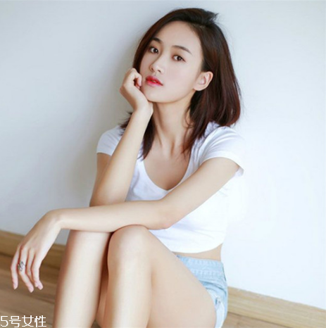 齊肩直發(fā)染什么顏色好看？簡(jiǎn)單好看的齊肩發(fā)扎法