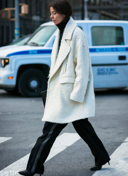 闊腿褲冬天怎么搭配？過一個時髦的冬天