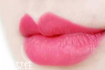 怎么涂口紅不顯唇紋？關(guān)鍵是做好打底